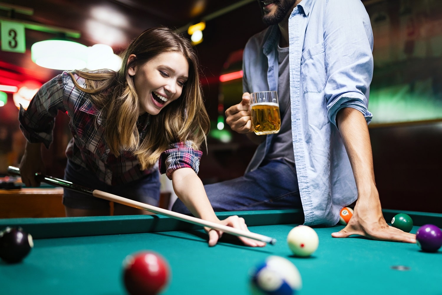 happy-young-man-playing-snooker-with-his-girlfrien-2021-08-26-17-34-09-utc-min.jpg